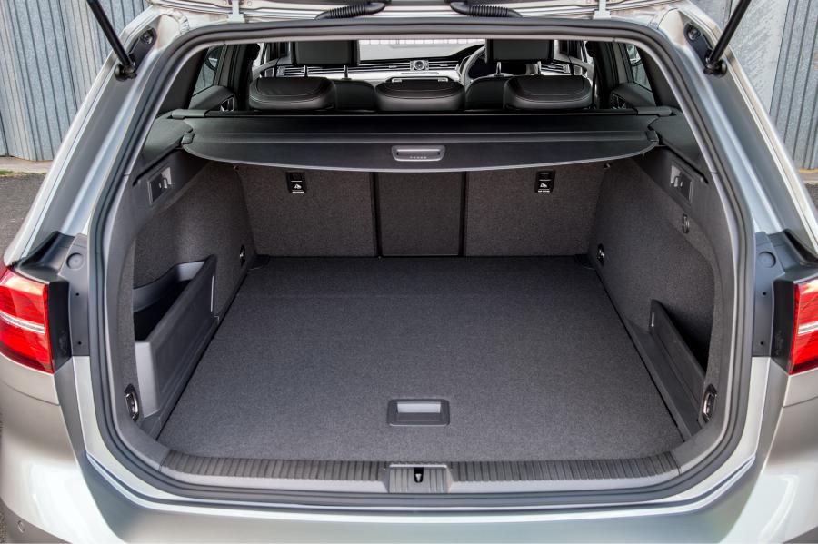 Багажник Volkswagen Passat Estate GTE 2016 года  (UK) (фото 9 из 30)